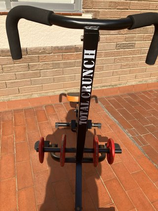 Bicicleta Estática Total Crunch con Mancuernas