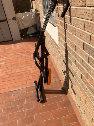 Bicicleta Estática Total Crunch con Mancuernas