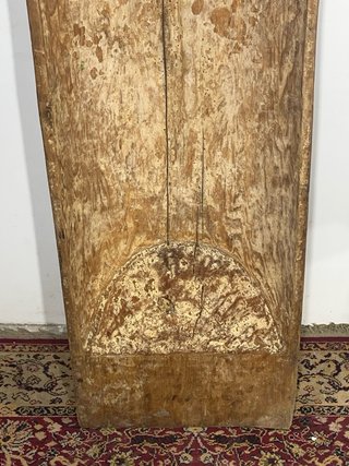 Antigua artesa alargada de madera