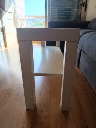 Mesa de comedor blanca de madera