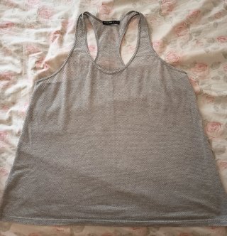 Camiseta deportiva plateada