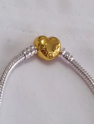 Pulsera Pandora Moments cierre corazón
