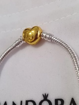 Pulsera Pandora Moments cierre corazón