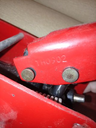 Gato hidráulico rojo