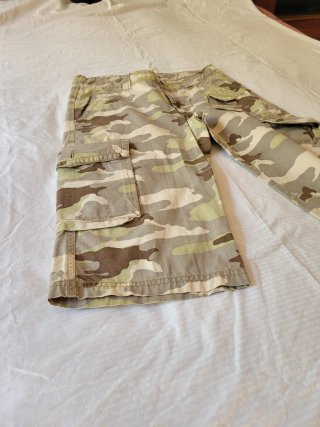 Pantaloni cargo camouflage