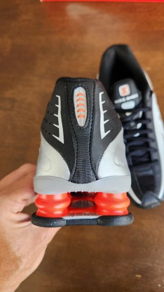 Nike Shox R4