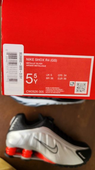 Nike Shox R4