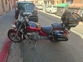 Hyosung Aquila 250 Cruiser Roja Negra