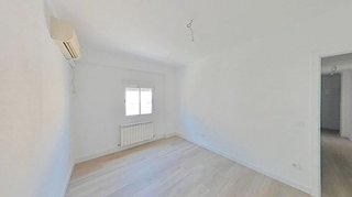 Piso en venta en Valdeacederas en Madrid