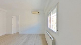 Piso en venta en Valdeacederas en Madrid