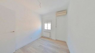 Piso en venta en Valdeacederas en Madrid