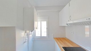 Piso en venta en Valdeacederas en Madrid