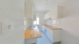 Piso en venta en Valdeacederas en Madrid