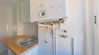 Piso en venta en Valdeacederas en Madrid