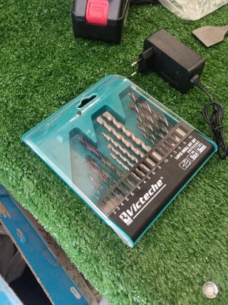 2 Utensili a Batteria + Punte e Scalpelli