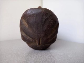 Antico schiaccianoci in legno, intagliato a mano