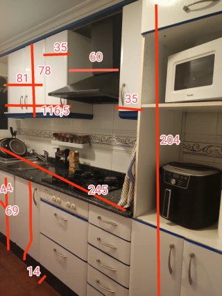 Mueble de cocina blanco y azul