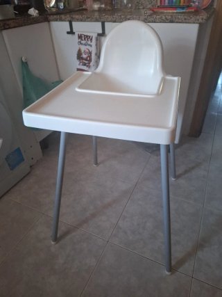 Trona blanca para bebé