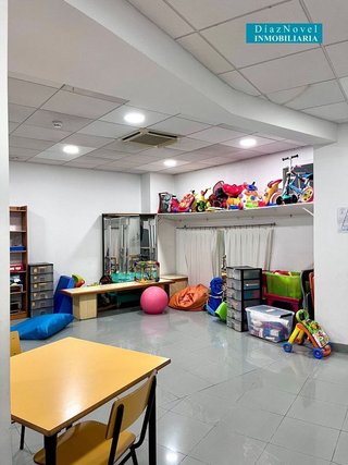 Local comercial en alquiler en La Goleta - San Felipe Neri en Málaga