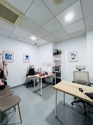 Local comercial en alquiler en La Goleta - San Felipe Neri en Málaga