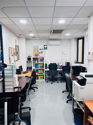 Local comercial en alquiler en La Goleta - San Felipe Neri en Málaga