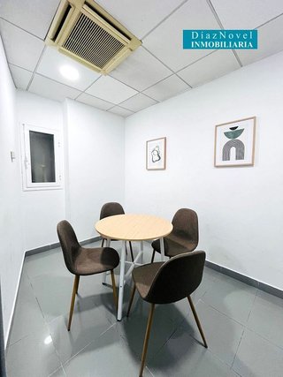 Local comercial en alquiler en La Goleta - San Felipe Neri en Málaga