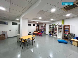 Local comercial en alquiler en La Goleta - San Felipe Neri en Málaga