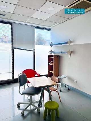Local comercial en alquiler en La Goleta - San Felipe Neri en Málaga