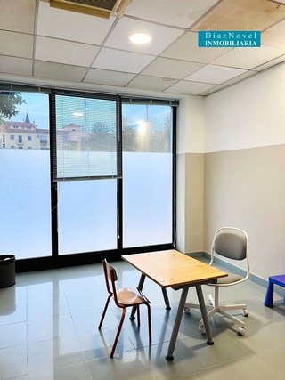 Local comercial en alquiler en La Goleta - San Felipe Neri en Málaga