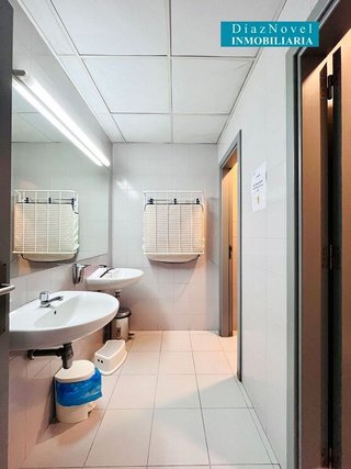 Local comercial en alquiler en La Goleta - San Felipe Neri en Málaga
