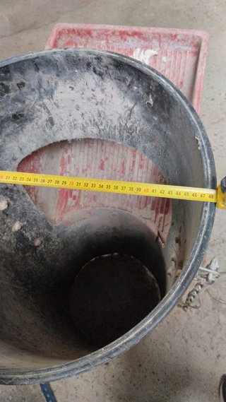 5 Tubos de obra CAMAC y tolva de carga
