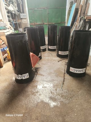 5 Tubos de obra CAMAC y tolva de carga