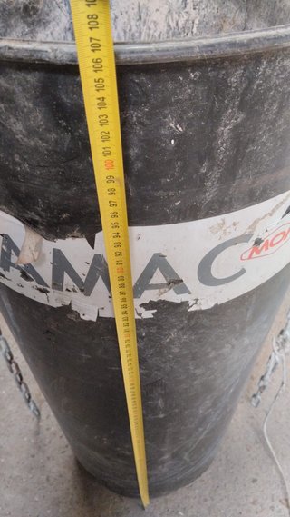 5 Tubos de obra CAMAC y tolva de carga