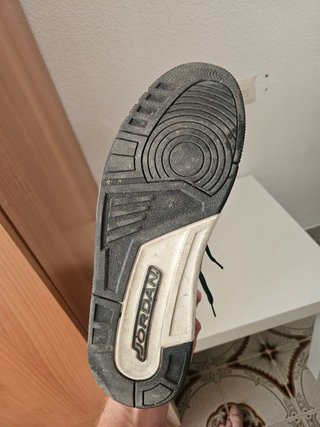 Jordan Legacy 312 Oro Negro Talla 47.5