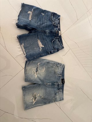 Pantalones cortos vaqueros rotos