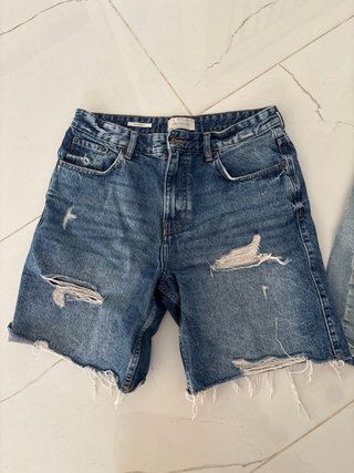 Pantalones cortos vaqueros rotos