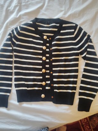 Chaqueta de rayas negra y blanca