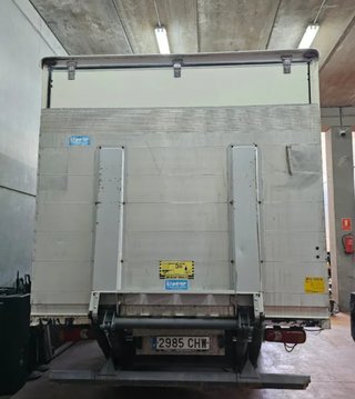 Nissan Atleon 2003