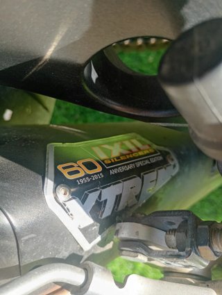 Yamaha MT-09 Negra y Dorada