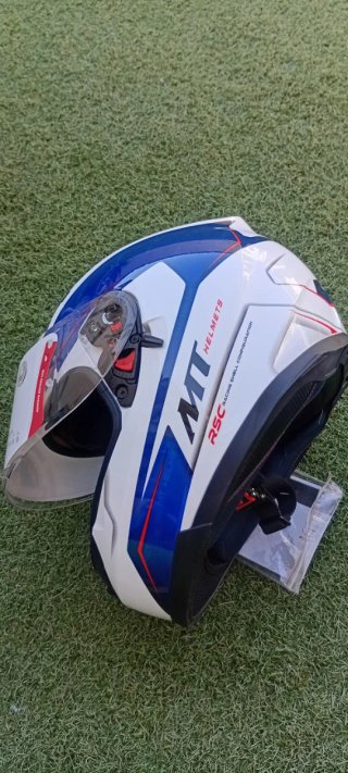 Casco MT Helmets Blanco y Azul