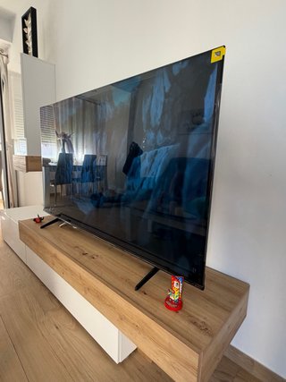 Hisense 65 UHD 4K TV Como nuevo en su caja origina