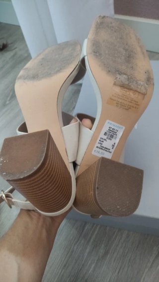 Sandalias beige tacón, unos 7 cm de tacón
