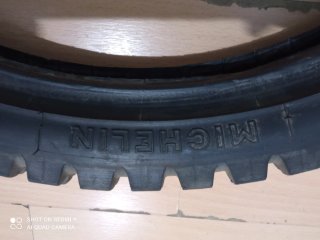Neumático moto delantero