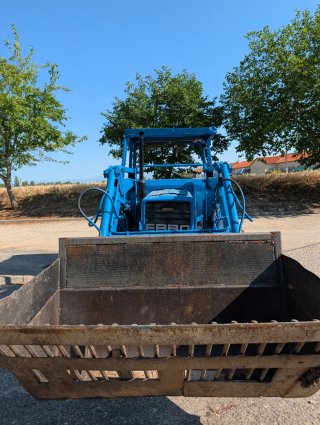 Tractor Ebro Kubota 8070 con pala