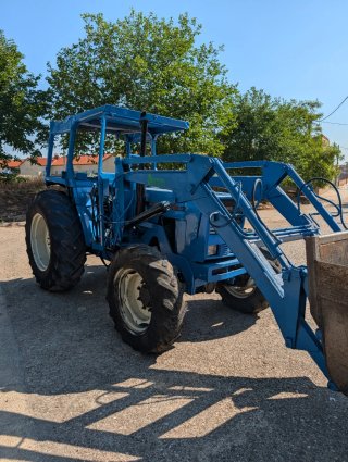 Tractor Ebro Kubota 8070 con pala