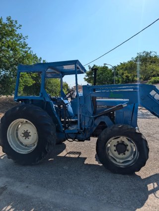 Tractor Ebro Kubota 8070 con pala