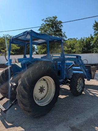 Tractor Ebro Kubota 8070 con pala