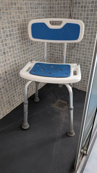 Silla de baño ajustable