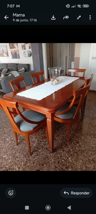 Mesa de comedor y 6 sillas de madera