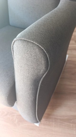 Sillón balancín lactancia de tela gris